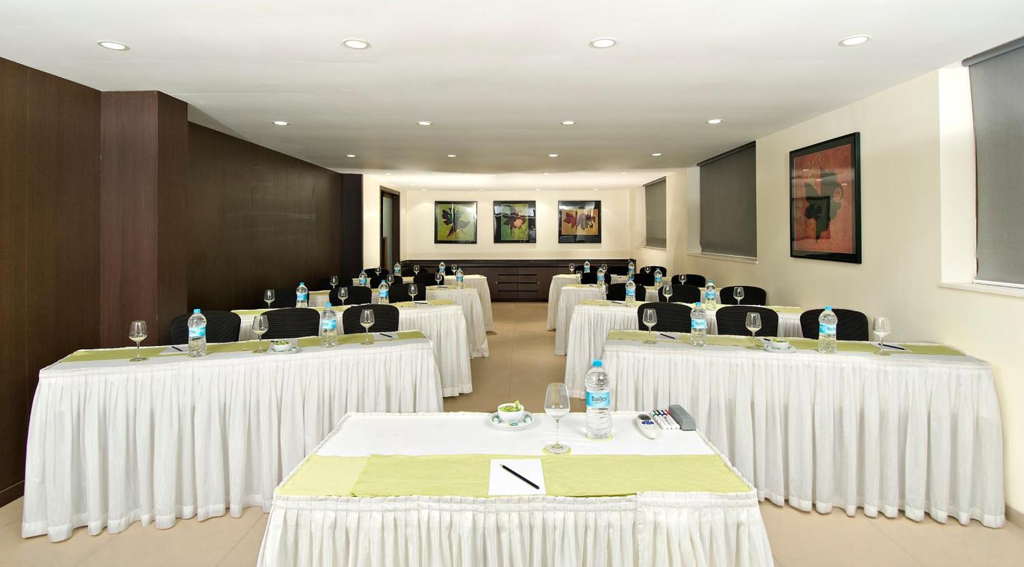 Citrus Hotel Lonavala Ngoại thất bức ảnh