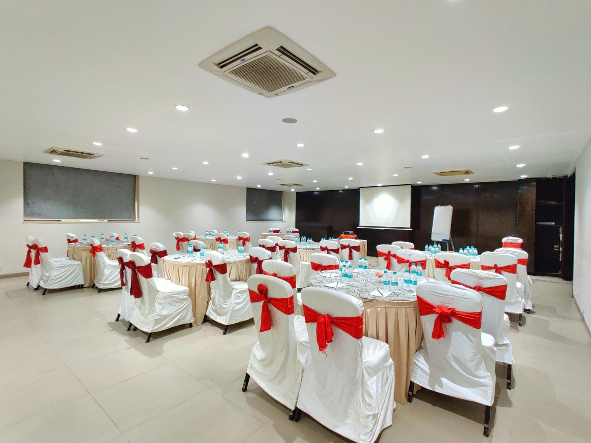 Citrus Hotel Lonavala Ngoại thất bức ảnh